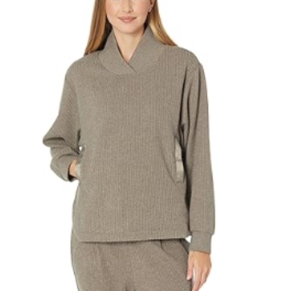 Varley - Set of Chaucer Jogger and Ellington Top - Picture 2 of 9